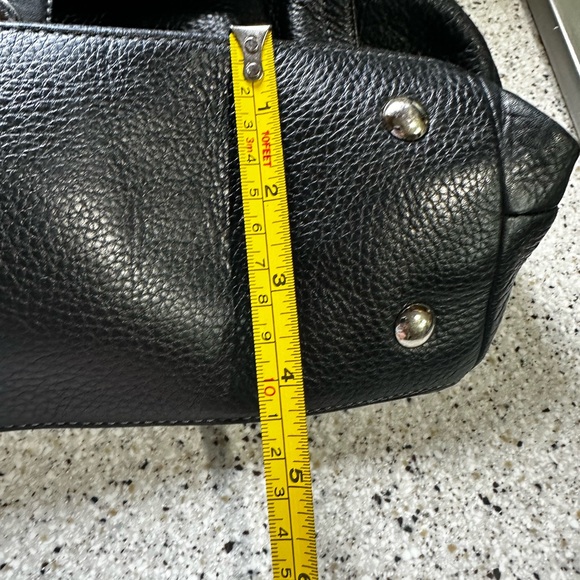 Coach handbag. Black pebbled leather in excellent condition. - Picture 9 of 9